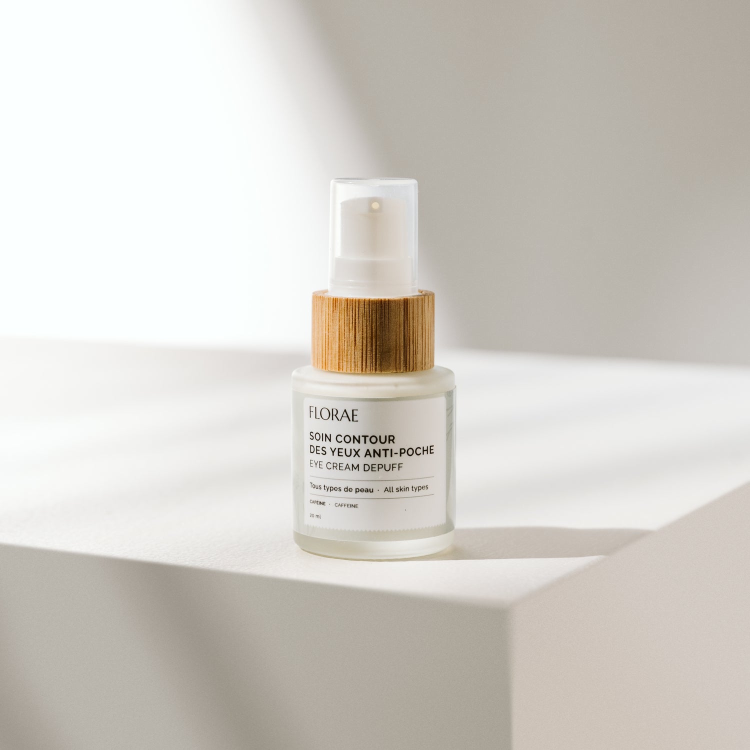 crème contour des yeux anti-poche, à la caféine, meilleur actif à ce jour pour diminuer les poches sous les yeux.