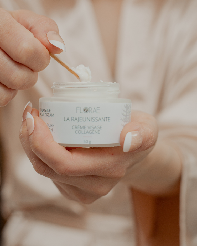 Nourrissez votre peau en profondeur avec notre crème riche et onctueuse, spécialement conçue pour les peaux matures et sèches. Laissez-vous envoûter par les bienfaits de la nature combinés à la science, pour une peau visiblement plus jeune et éclatante.