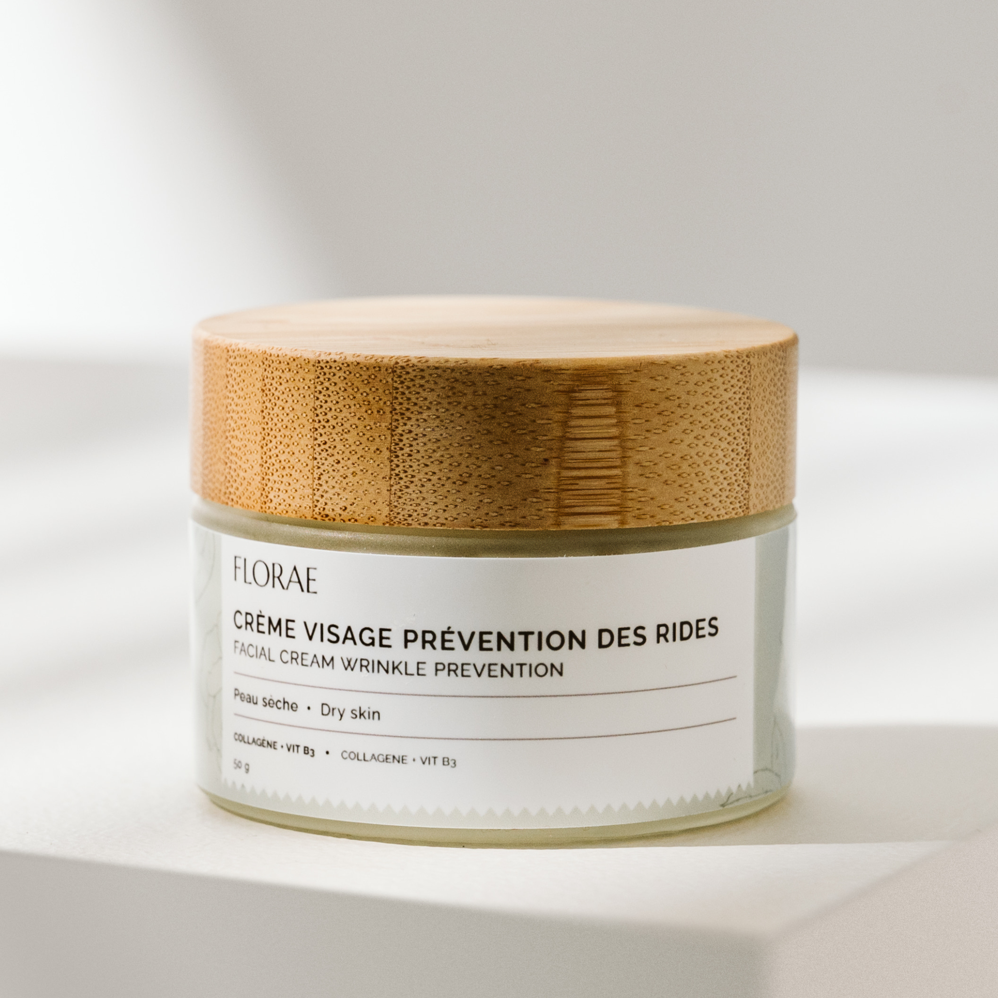 Crème anti-âge luxueuse et riche. Avec du collagène végétal, de vitamine B3, de l&