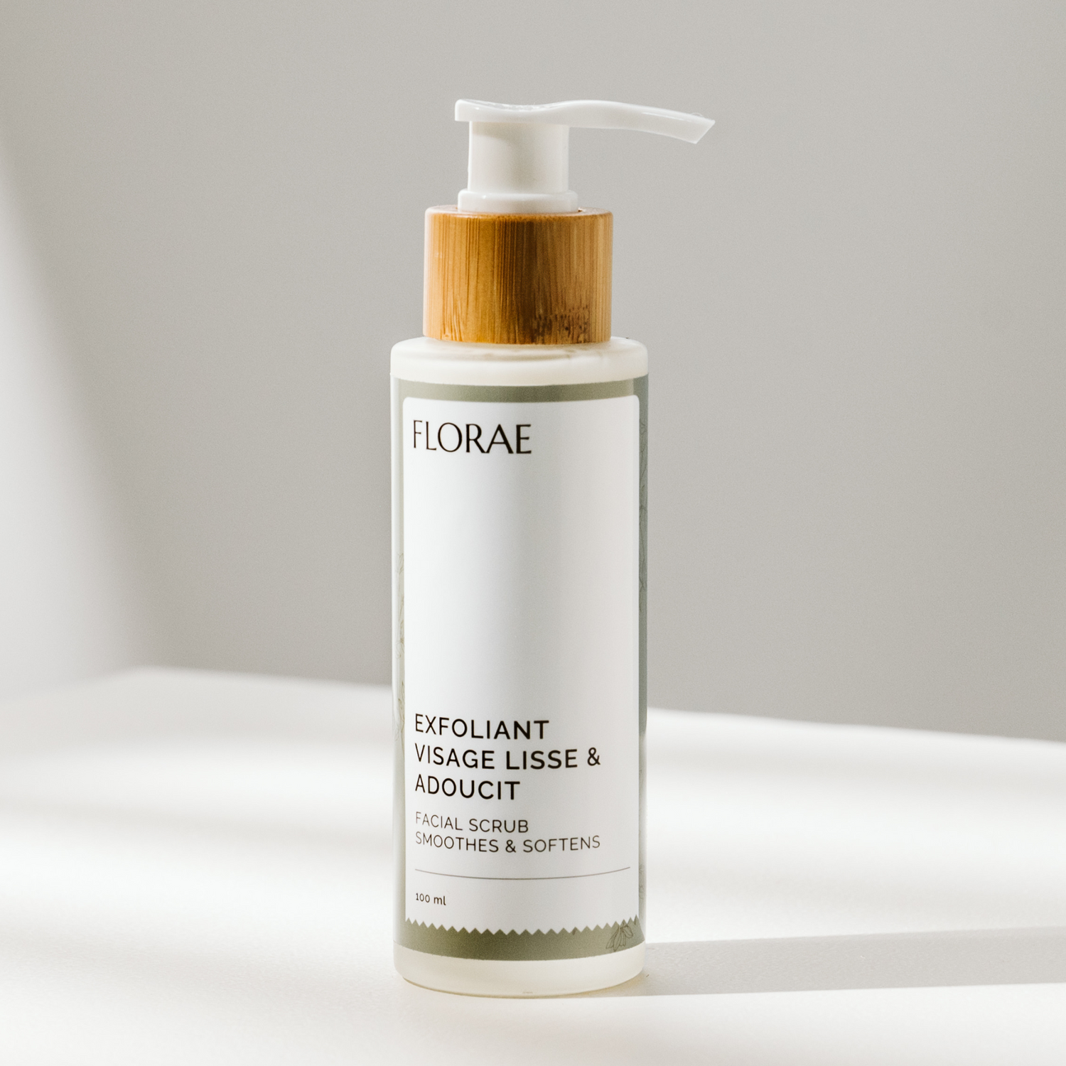 exfoliant_peau_sensible_bouteille de verre avec pompe.