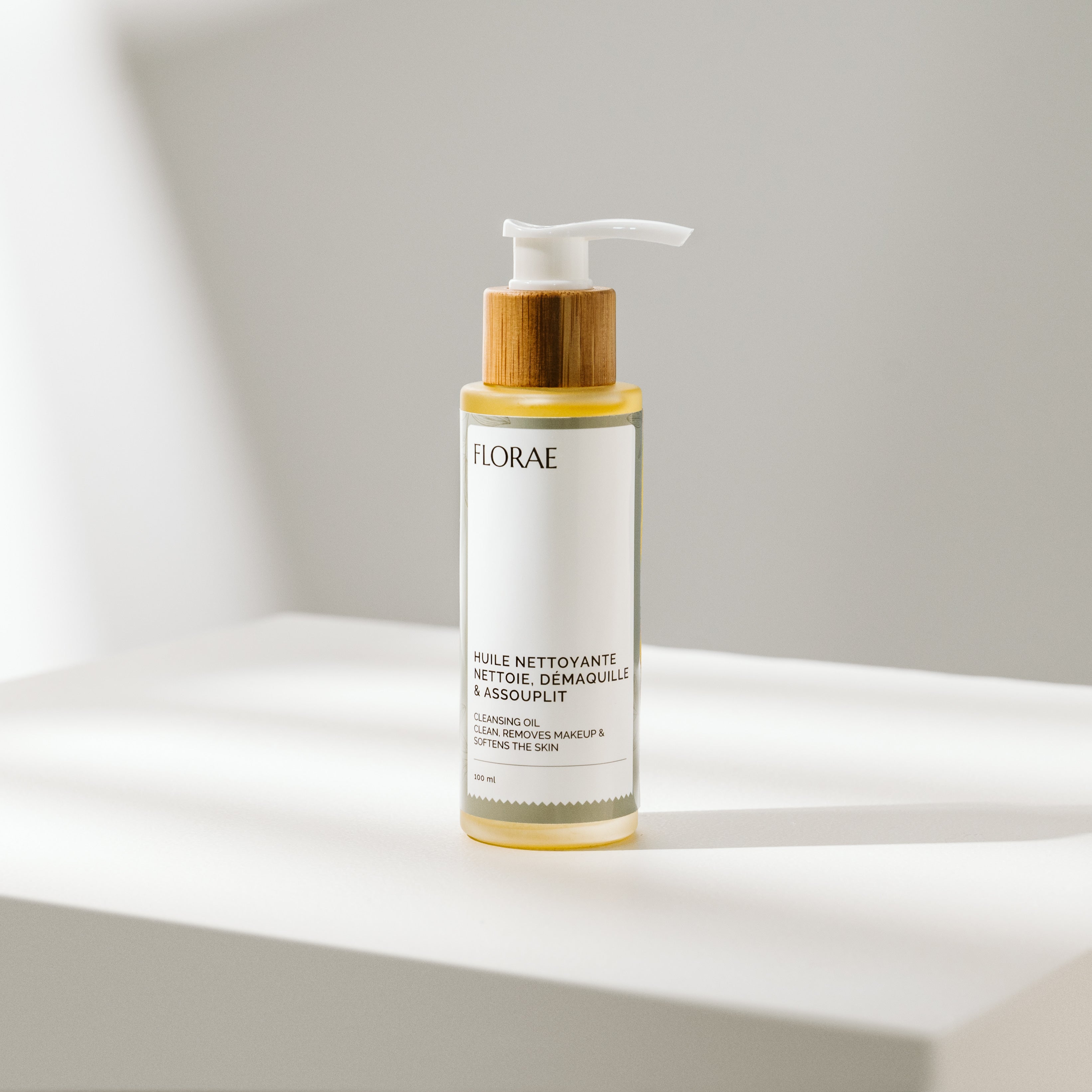 huile nettoyante et démaquillante. 100% naturel. Convient aux peaux sensibles et allergiques.